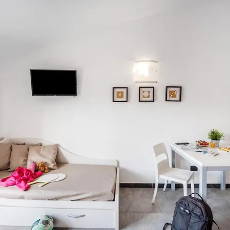 Monolocale Rebi 公寓